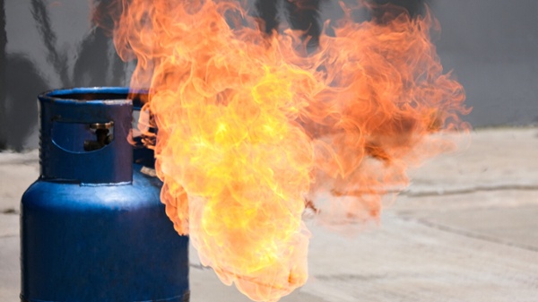 gas bottle with flame - 600 px