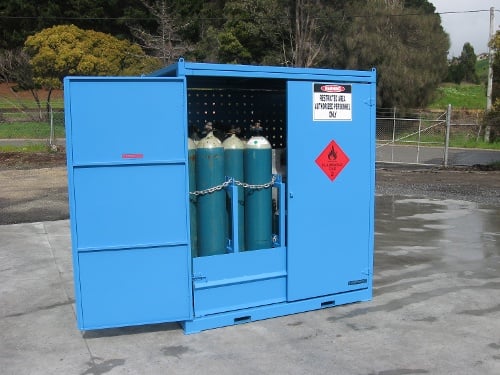 Storemasta gas store with flammable gas cylinders