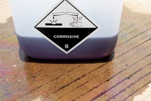 container of corrosive 8 substance with spillage