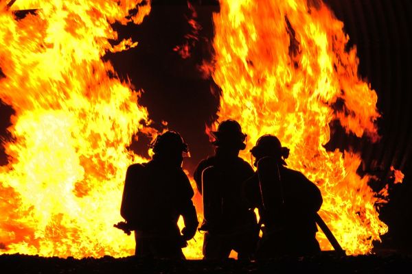 firefighters-battling-blaze
