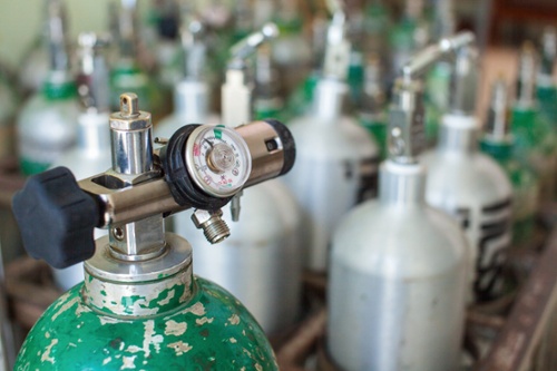 Gas cylinders with gauge